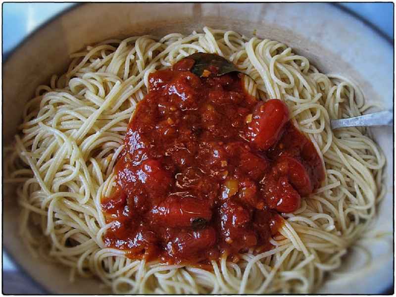 An easy to make thick spaghetti sauce